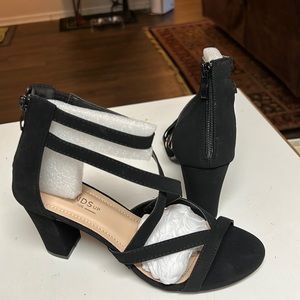 Size 10, trends up sandal style number Hannah – 66 black. New in the box. box.
